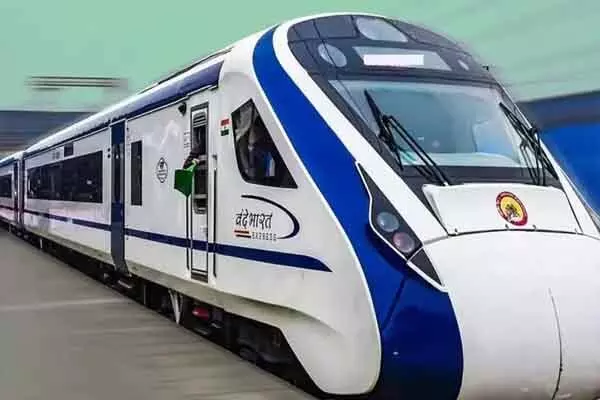 Vande Bharat Sleeper Train: वंदे भारत स्लीपर ट्रेन: इन दो स्टेशनों के बीच दौड़ेगी देश की पहली स्लीपर वंदे भारत Vande Bharat Sleeper Train: वंदे भारत स्लीपर ट्रेन: इन दो स्टेशनों के बीच दौड़ेगी देश की पहली स्लीपर वंदे भारत