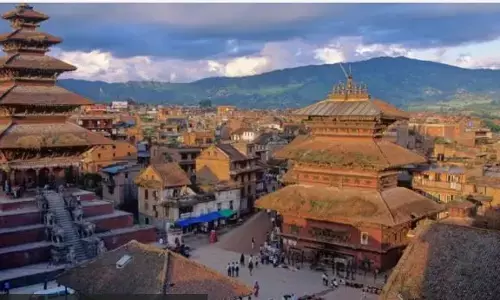 CG: DEO कार्यालय के 10 बाबू तीर्थ यात्रा क़े बहाने विदेश प्रवास पर, कार्रवाई की मांग