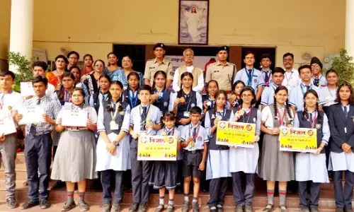 रायपुर पुलिस निजात-नशा मुक्ति व साइबर अपराध सम्बन्धी कार्यशाला का स्कूल में किया आयोजन, नशा व अपराध से दूर रहने बच्चों को किया प्रोत्साहित