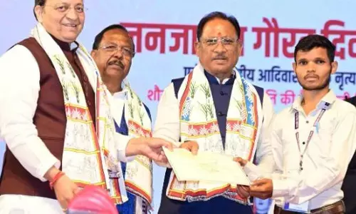 CM विष्णुदेव की मौजूदगी में धान खरीदी का शुभारंभ, भाठागांव बी के किसान हुए खुश...मुख्यमंत्री के हाथों सम्मानित होकर अभिभूत हुए किसान