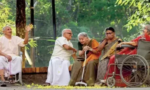 Ayushman Bharat: आधार कार्ड से ये वरिष्ठ नागरिक पा सकते हैं 5 लाख का मुफ्त स्वास्थ्य बीमा, घर बैठे करें अप्लाई