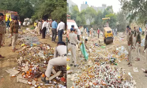 Raipur Liquor Bulldozer: 1.40 करोड़ की शराब पर चला बुलडोजर, 33,532 लीटर अवैध शराब नष्ट, SSP समेत कई अधिकारी रहे मौजूद...