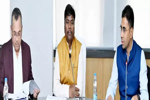 Chhattisgarh News: CG किसानों की सुविधा के लिए धान खरीदी केंद्रों में लगाए गए माईक्रो एटीएम: सहकारिता मंत्री ने की विभागीय काम-काज की समीक्षा
