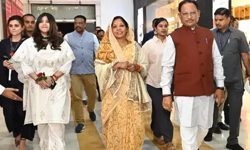 Chhattisgarh News: द साबरमती रिपोर्ट देखने परिवार के साथ मल्‍टी प्लेक्स पहुंचे सीएम विष्‍णुदेव, देखिये- फोटो