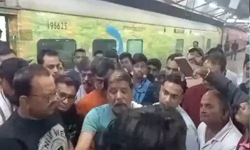Duronto Express: दुरंतो के यात्रियों ने बिलासपुर रेलवे स्टेशन में आधी रात रोकी ट्रेन और जमकर मंचाया हंगामा