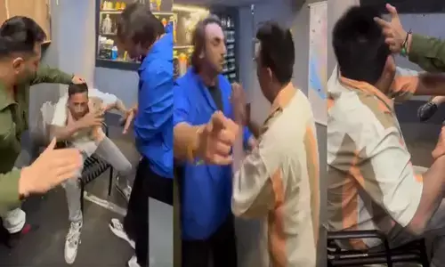 Puneet Superstar Video: कमरें में बंद कर पुनीत सुपरस्टार को लोगों ने जमकर पीट, रोते हुए माफी मांगता दिखा यूट्यूबर, देखिए...