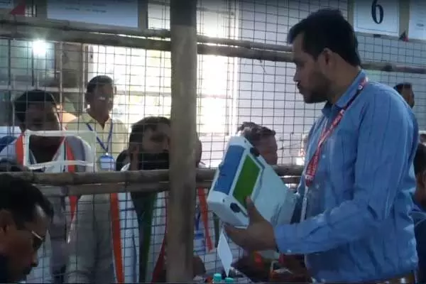 सातवें राउंड में मतों की गिनती पूरीबीजेपी... ... Raipur South By Election Result 2024 LIVE: LIVE: रायपुर दक्षिण सीट के लिए वो‍टों की गिनती, डाक मतपत्रों से शुरू हुई काउंटिंग, देखिये पल-पल का अपडेट