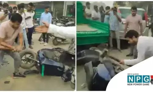 ओला स्कूटर के मालिक ने सर्विस बिल से परेशान होकर तोड़ी अपनी गाड़ी, वायरल हुआ वीडियो