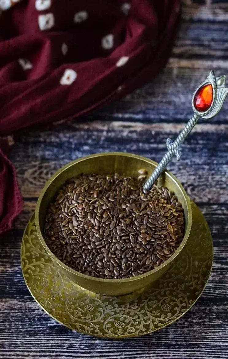 Diet For Dry Skin: डाइट में शामिल कीजिये ये चीजें, खिल जाएगी रूखी-बेजान त्वचा...