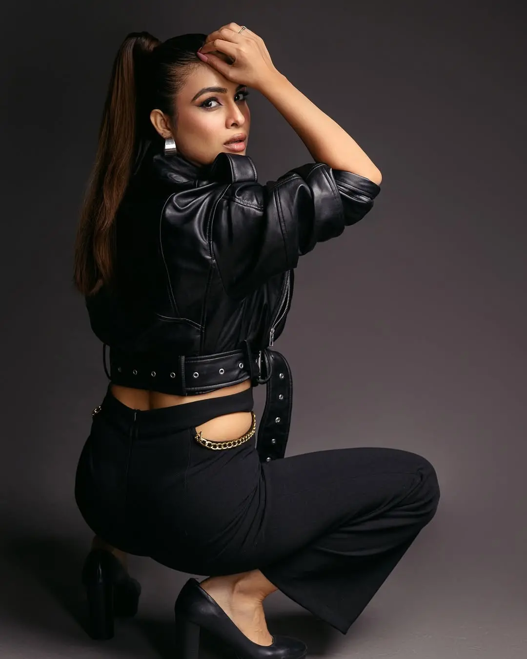 ब्लैक ड्रेस में भोजपुरी क्वीन Neha Malik ने दिखाया ऐसा किलर अंदाज, PHOTO देख फैंस के छूटे पसीने...