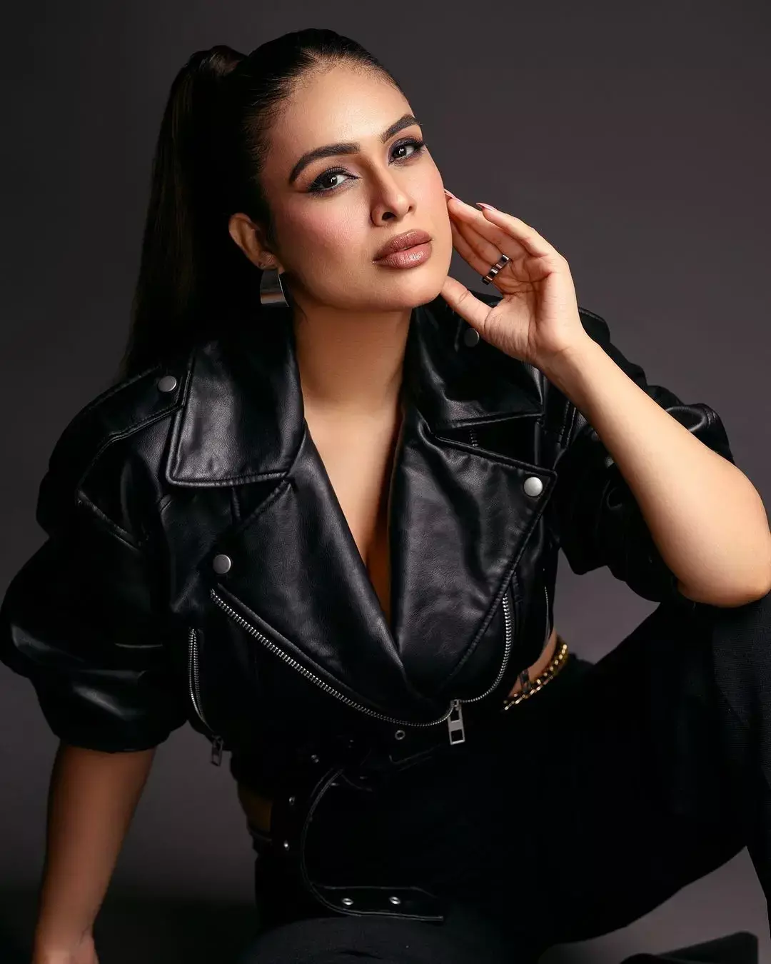 ब्लैक ड्रेस में भोजपुरी क्वीन Neha Malik ने दिखाया ऐसा किलर अंदाज, PHOTO देख फैंस के छूटे पसीने...