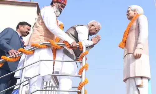 Bilaspur News: जनजातीय गौरव पर आयोजित राष्ट्रीय संगोष्ठी में शामिल हुए मप्र के राज्यपाल मंगूभाई पटेल