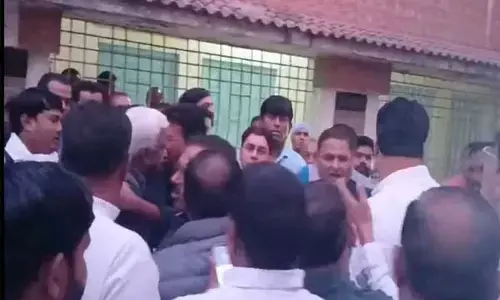 Bilaspur News: बिलासपुर में पीसीसी चीफ के सामने भिड़े कांग्रेस नेता: जानिये.. बैठक में क्‍यों आ गई हाथापाई की नौबत