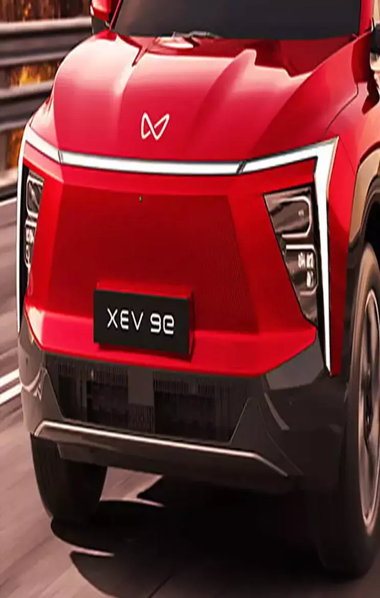 Mahindra XEV 9e: महिंद्रा ने लॉन्च की तगड़ी इलेक्ट्रिक SUV,  20 मिनट में चार्ज और 656 किमी का सफर, जानिए और इसकी...