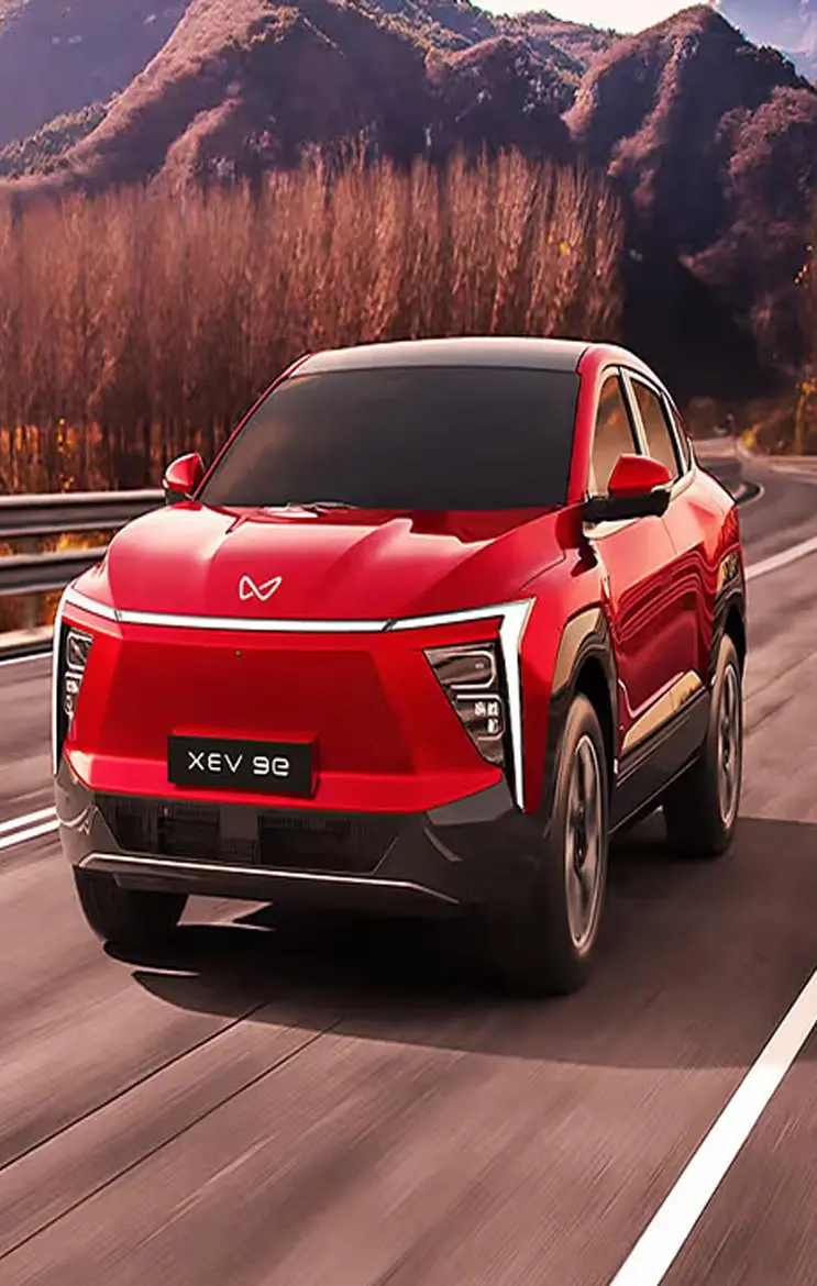 Mahindra XEV 9e: महिंद्रा ने लॉन्च की तगड़ी इलेक्ट्रिक SUV,  20 मिनट में चार्ज और 656 किमी का सफर, जानिए और इसकी...