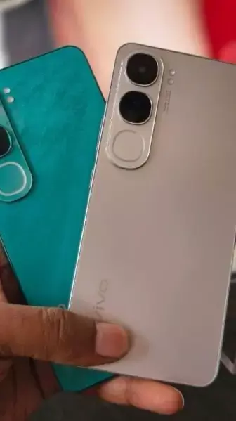 Vivo Y300: भारत में लॉन्च हुआ वीवो का शानदार स्मार्टफोन, पहली सेल में खरीदने पर मिलेगा बंपर छूट, जानें कीमत और...