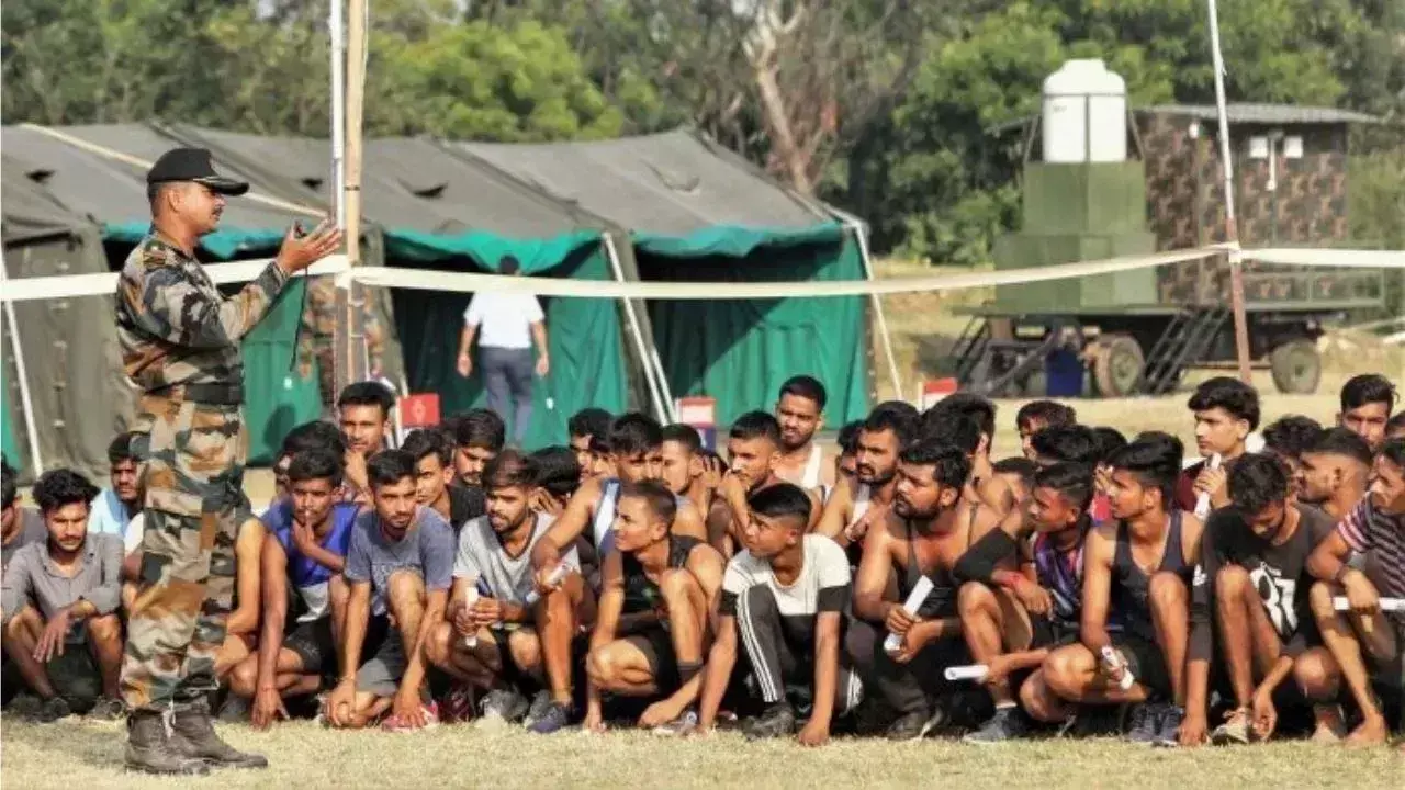 कटिहार में अग्निवीर भर्ती रैली जारी युवा दिखा रहे दमखम, व्यवस्थाओं का खास ख्याल