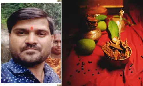 Raipur News: फोटोग्राफर की मिली लाश... नीबू, लाल कपड़ा, दीया और अगरबत्ती शव के पास था पड़ा, डाॅक्टरों ने हार्ट अटैक बताया, परिजना बोले-हत्या हुई...