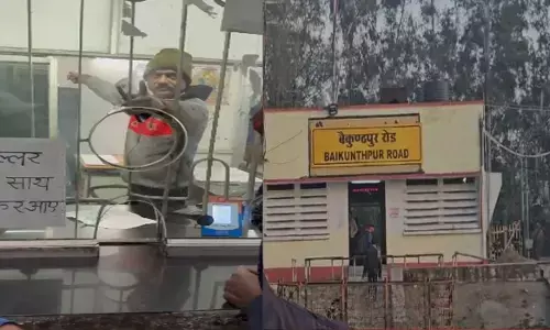 Koriya News: टिकट काउंटर पर रिफंड लेने आए यात्री से बुकिंग क्लर्क ने की गाली-गलौज, वीडियो वायरल होने के बाद हुए निलंबित