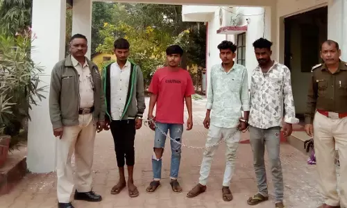 Raipur News: हाइवा को रूकवाकर ड्रायवर-कंडक्टर से मारपीट, 13 हजार और मोबाइल लूटे, पुलिस ने चार को पकड़ा...