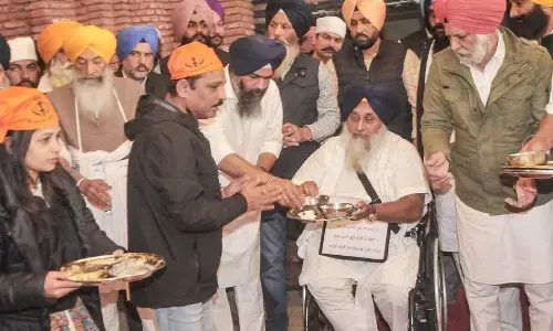 Sukhbir Singh Badal Attacked: सुखबीर सिंह बादल पर स्वर्ण मंदिर में हुआ हमला, हमलावर ने चलाई गोली, देखिये कैसे हुआ हमला?