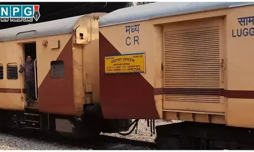 Amritsar-Mumbai Train Bomb Threat: ट्रेन को बम से उड़ाने की मिली धमकी,  जांच में निकली ऐसी चीज, जिसे देखते ही पुलिस के उड़े होश...