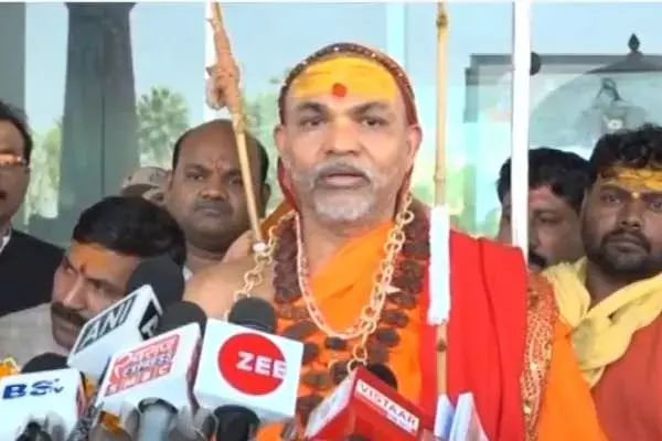 Avimukteshwarananda: शंकराचार्य ने रायपुर में बांग्लादेश, चिन्मय दास महाराज और एक है तो सेफ है नारे पर दिया बड़ा बयान