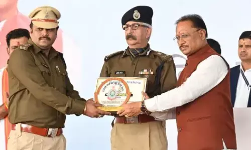 Chhattisgarh: 5 इंस्पेक्टरों और हवलदार को CM विष्णुदेव ने दिया साइबर ऑफ द ईयर सम्मान, साइबर अपराधों को सुलझाने में उत्कृष्ट काम करने पर हुए पुरस्कृत