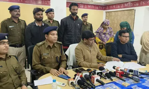 Raipur News: महिला ने वाई-फाई लगवाने के बहाने बुलाया और कमरे में ले जाकर... फिर पुलिस कंप्लेंट की धमकी देकर लूट लिए आठ हजार....