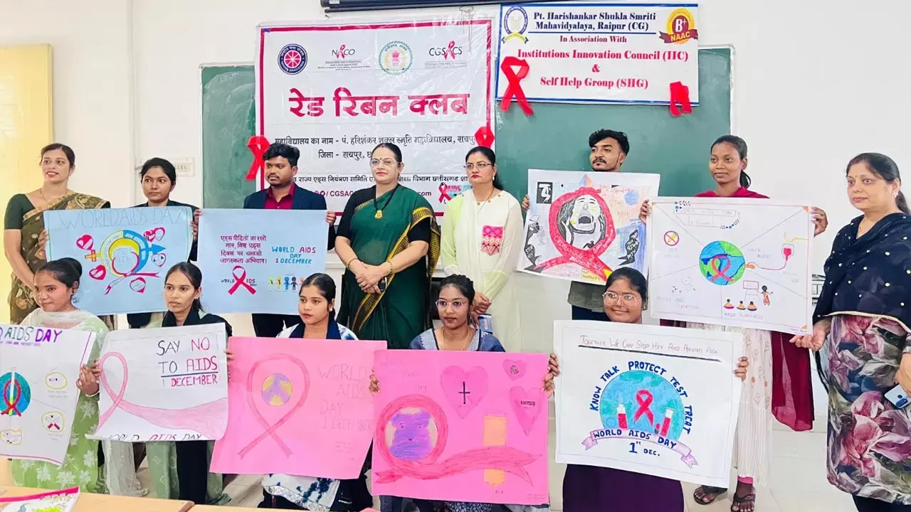 Pt. Harishankar Shukla Memorial College: पं. हरिशंकर शुक्ल स्मृति महाविद्यालय में एड्स जागरूकता हेतु पोस्टर प्रतियोगिता...
