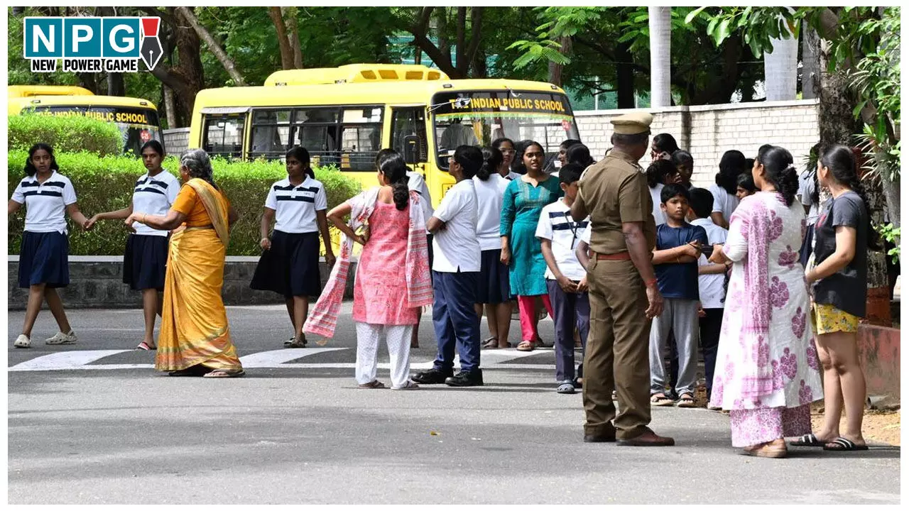 School Bomb Threat: स्कूल को बम से उड़ाने की मिली धमकी, पुलिस और डॉग स्क्वायड की टीम मौके पर मौजूद, सर्च ऑपरेशन जारी