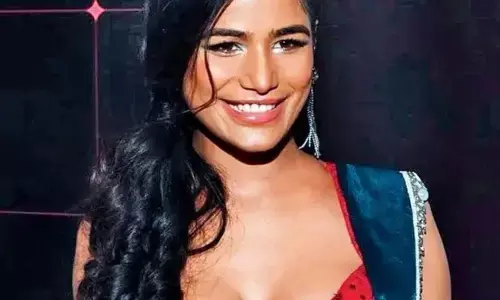 Poonam Pandey Oops Moment: पूनम पांडे हुई ऊप्स मोमेंट का शिकार, VIDEO देख लोगों ने किए भद्दे कमेंट्स, भड़की एक्ट्रेस बोलीं- तुम लोग...