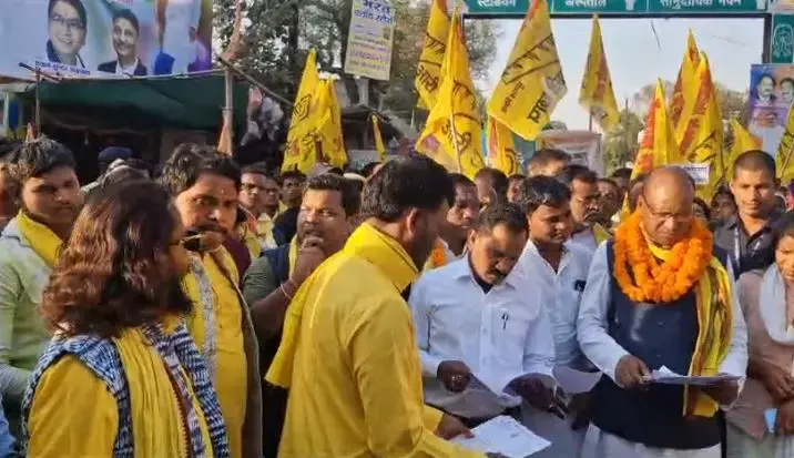 CG Collector: अधिकारी को बलि का बकरा बनाने वाले कलेक्टर क़ी देखिये वीडियो...कैसे हो रही वाहवाही