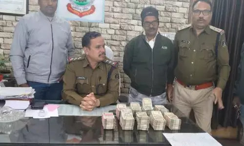 CG News: मोटरसाइकिल सवार के बैग में मिले साढ़े 22 लाख कैश, आयकर विभाग को दी गई सूचना