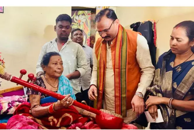 CM Vishnudeo Sai: मुख्यमंत्री ने तीजन बाई के बेहतर उपचार के दिए निर्देश, हाल-चाल जानने मंत्री श्याम बिहारी जायसवाल पहुंचे...