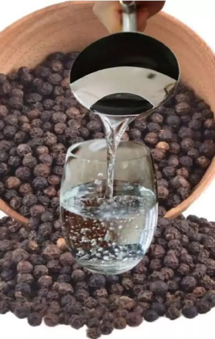 7 Kinds Of Water For Good Health: साल भर लोगों ने स्वास्थ्य लाभ के लिए खूब आज़माए इन खड़े मसालों से तैयार पानी, क्या आपने ट्राई किए?