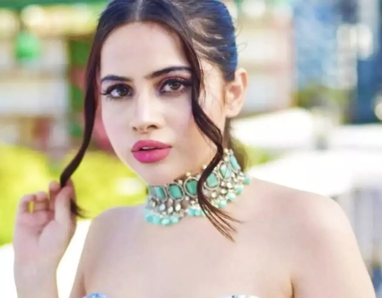 Urfi Javed Video: लो भाई, उर्फी का आया नया कारनामा: बदन पर कपड़े के जगह लटकाई ऐसी चीज, वीडियो देख लोग बोले- अरे दीदी..’