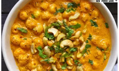 Makhana Kaju Curry Recipe: बिना लहसुन-प्याज के बनाइए ज़ायकेदार मखाना काजू करी, बनेगी शाम शानदार...