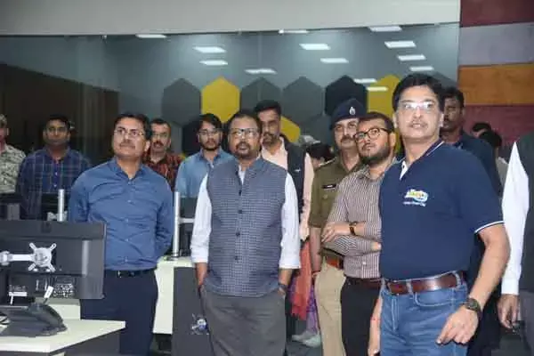 Bilaspur News: एसीएस पिंगुआ पहुंचे बिलासपुर, कमांड एंड कंट्रोल सेंटर में इन चीजों का लिया जायजा Bilaspur News: एसीएस पिंगुआ पहुंचे बिलासपुर, कमांड एंड कंट्रोल सेंटर में इन चीजों का लिया जायजा
