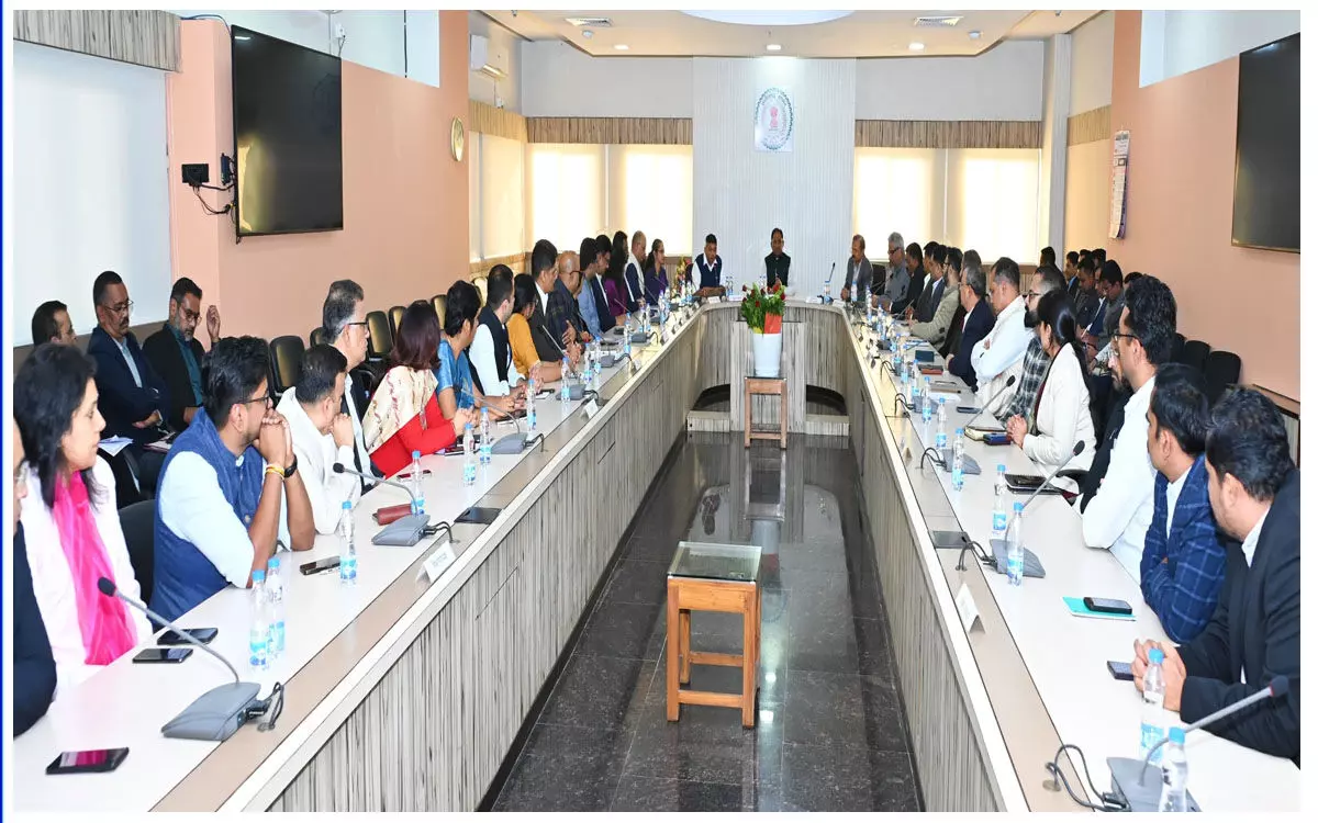 Chhattisgarh News: नए साल के पहले दिन अफसरों को दो टूक, सचिवों और विभागाध्यक्षों बैठक में CM विष्णुदेव बोले-प्रशासनिक काम-काज में ढिलाई बर्दाश्त नहीं...