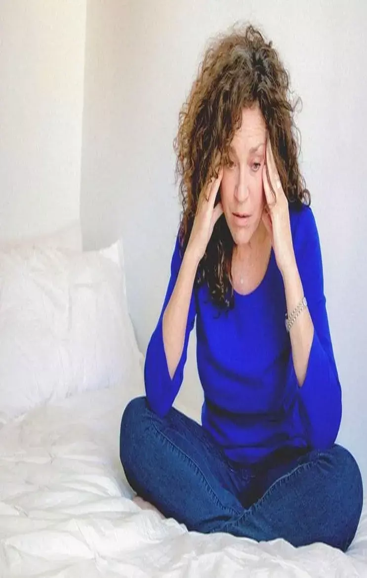 Peri Menopause Symptoms: मीनोपाॅज से पहले शरीर में नज़र आते हैं ये बदलाव, जानिए कैसे करें हैंडल...