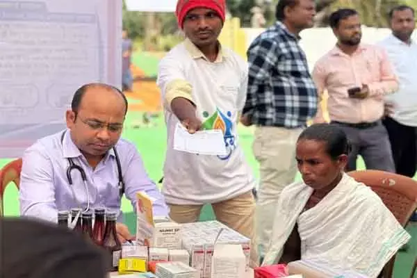Chhattisgarh News: नक्सलियों के गढ़ में लोकतंत्र की जीत: सरकार और सामूहिक प्रयास संघर्ष का प्रतिफल, 19 वर्ष बाद पोटाली में बहाल हुई स्वास्थ्य सुविधा