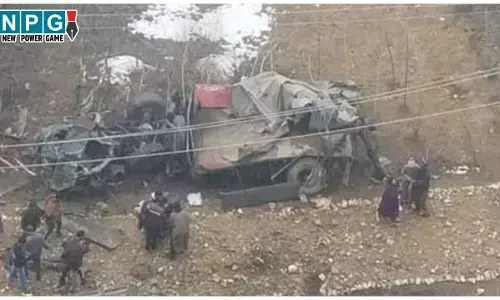 Jammu-Kashmir News: गहरी खाई में गिरी सेना की गाड़ी, 4 जवान शहीद, 3 गंभीर रूप से घायल