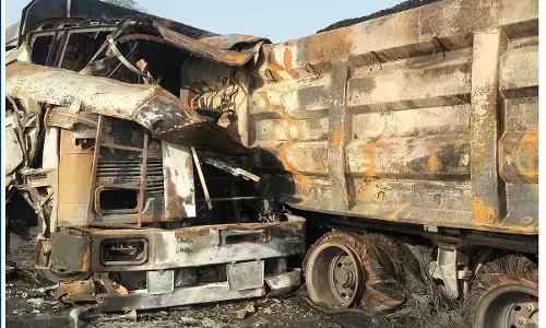 Chhattisgarh News: जिंदा जले ड्राइवर और हेल्पर, पेट्रोल-डीजल से भरा टैंकर हाइवा से टकराया, लगी भीषण आग....