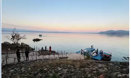 Chhattisgarh: तीन पहाड़ियों के बीच स्थित खुड़िया जलाशय, दूर-दूर से पहुंचते हैं सैलानी...
