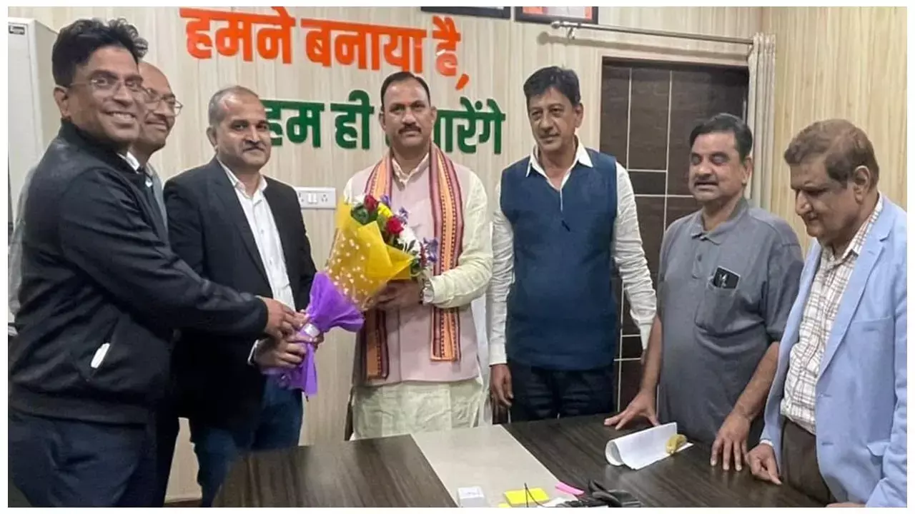 Chhattisgarh Hospital News: अस्पतालों की समस्याओं का जल्द समाधान, IMA अध्यक्ष डॉ0 सोलंकी के नेतृत्व में स्वास्थ्य मंत्री से मिले एसोसियेशन के पदाधिकारी...
