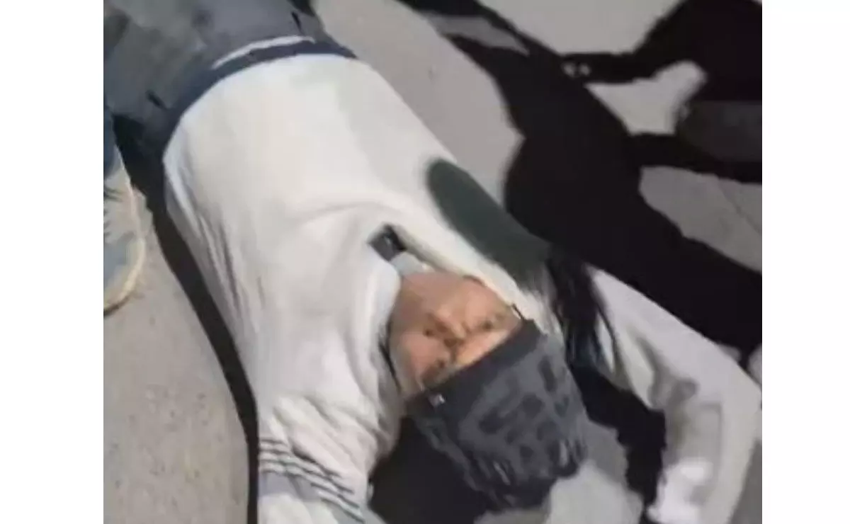 Balrampur News: भाजपा के जिला उपाध्यक्ष ने जमीन पर लेटकर मचाया हंगामा, पूर्व सीएम ने ट्वीट कर लिखा, जमीन पर लेटा है सुशासन Balrampur News: भाजपा के जिला उपाध्यक्ष ने जमीन पर लेटकर मचाया हंगामा, पूर्व सीएम ने ट्वीट कर लिखा, जमीन पर लेटा है सुशासन