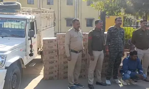 Sarguja News: धनिया पत्ती की खुशबू के बीच शराब की ऐसी तस्करी.... देखा, ना सुना होगा