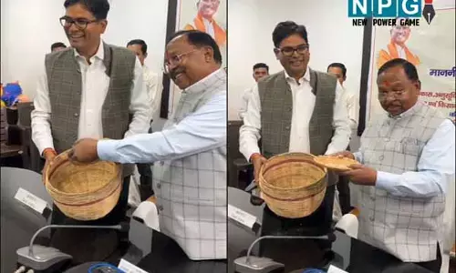 Cherchera: वित्‍त मंत्री ओपी चौधरी ने कृषि मंत्री से मांगा छेरछेरा...दिखी छत्‍तीसगढ़ी संस्‍कृति की झलक