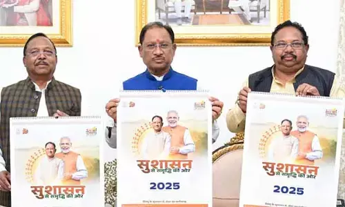 Chhattisgarh News: सुशासन से समृद्धि की ओर 2025: सीएम विष्‍णुदेव ने किया 2025 के शासकीय कैलेंडर का विमोचन